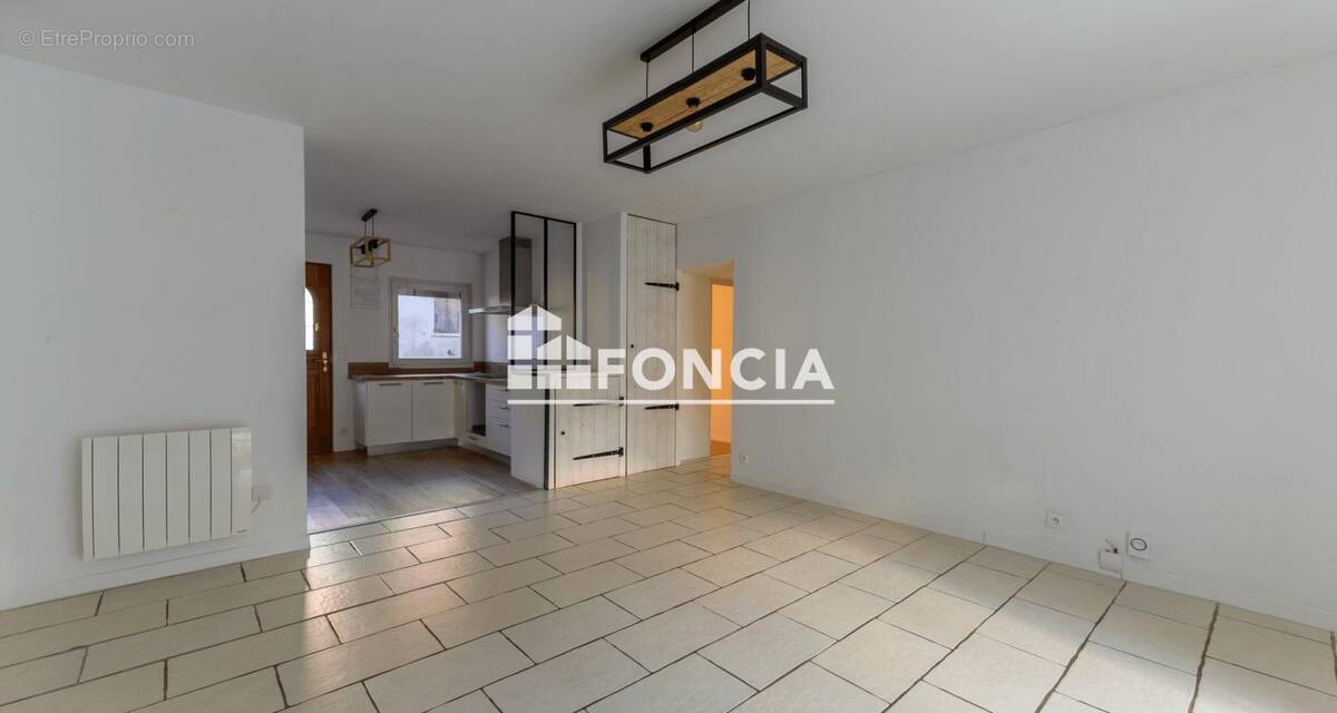 Appartement à MAGNY-LE-HONGRE