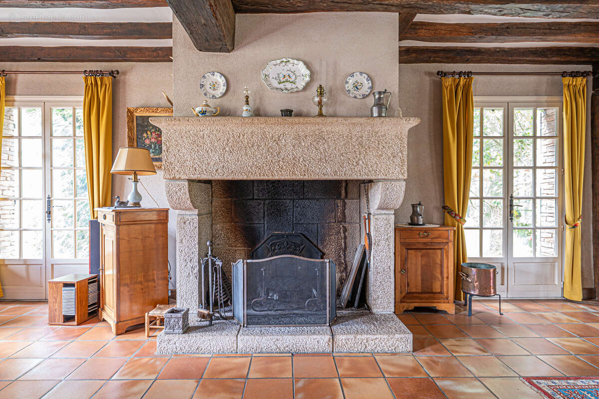 Maison à NEUVILLE-SUR-SARTHE