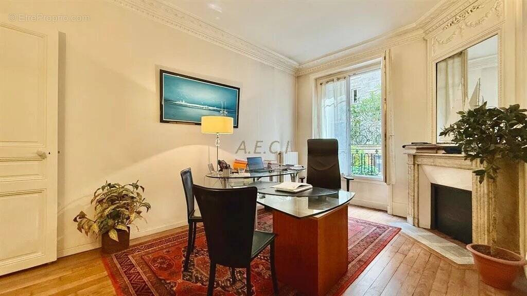Appartement à COURBEVOIE
