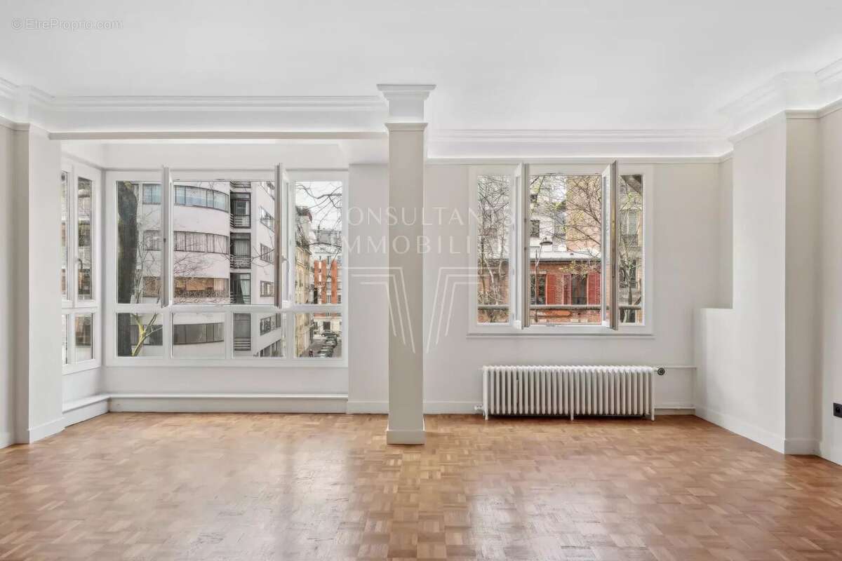 Appartement à PARIS-16E