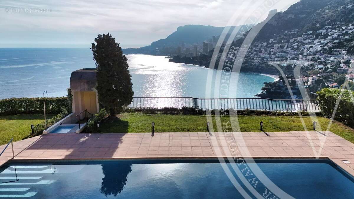 Appartement à ROQUEBRUNE-CAP-MARTIN