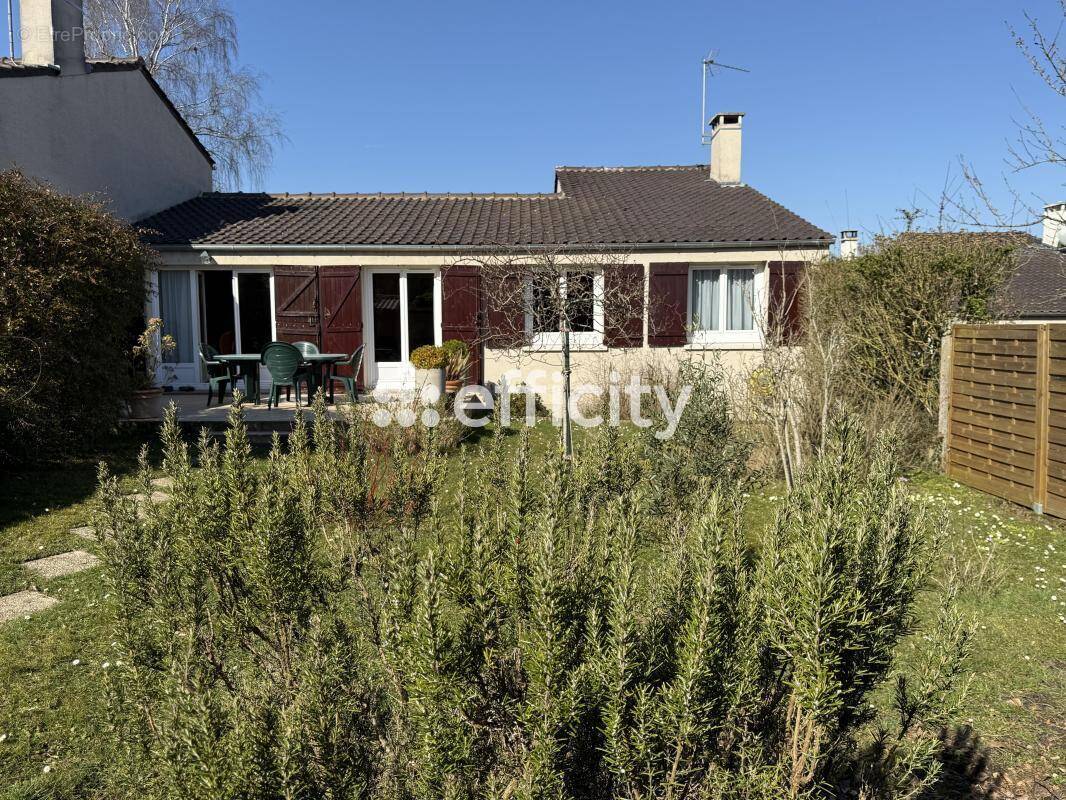 Maison à LIMOURS