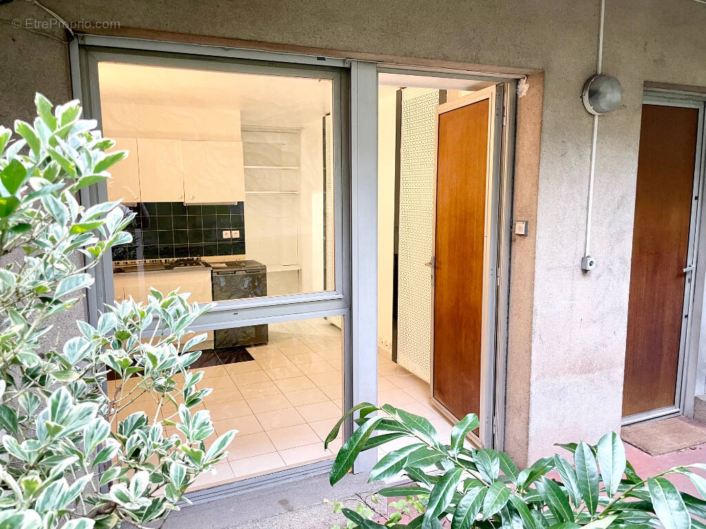Appartement à PARIS-14E