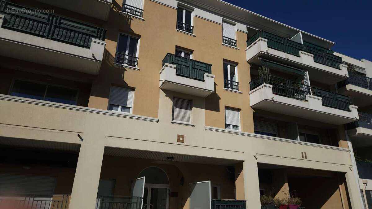 Appartement à SAINT-LAURENT-DU-VAR