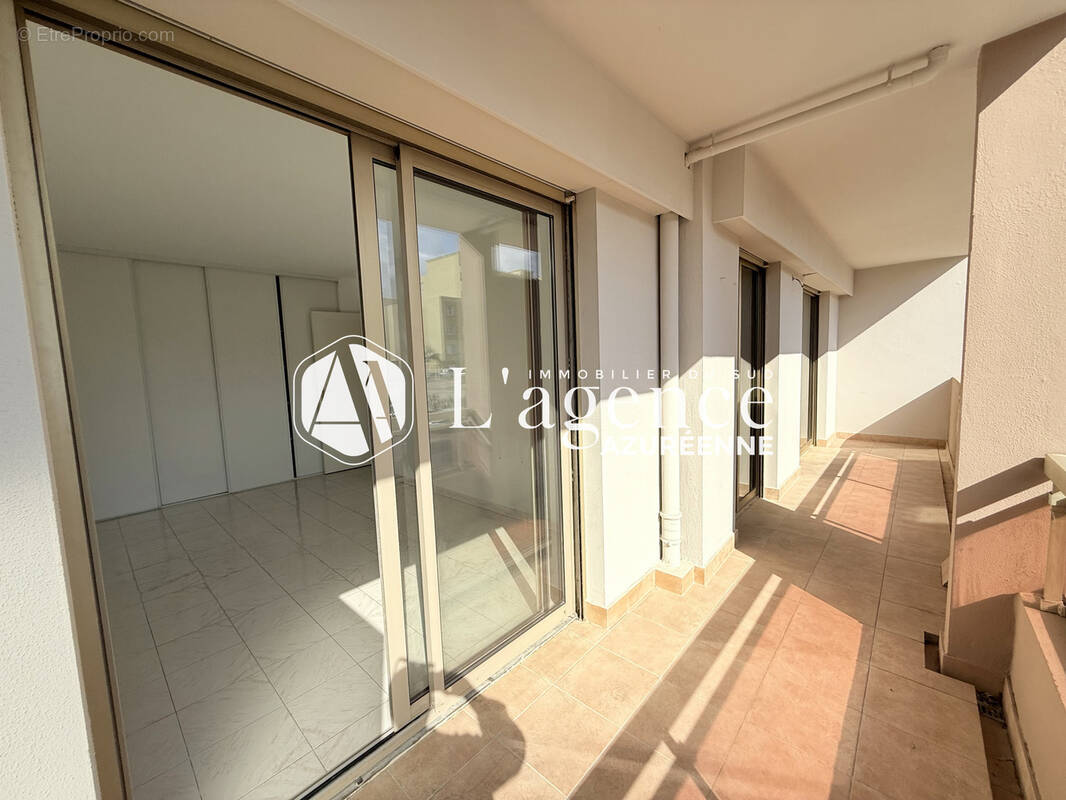Appartement à SAINT-LAURENT-DU-VAR