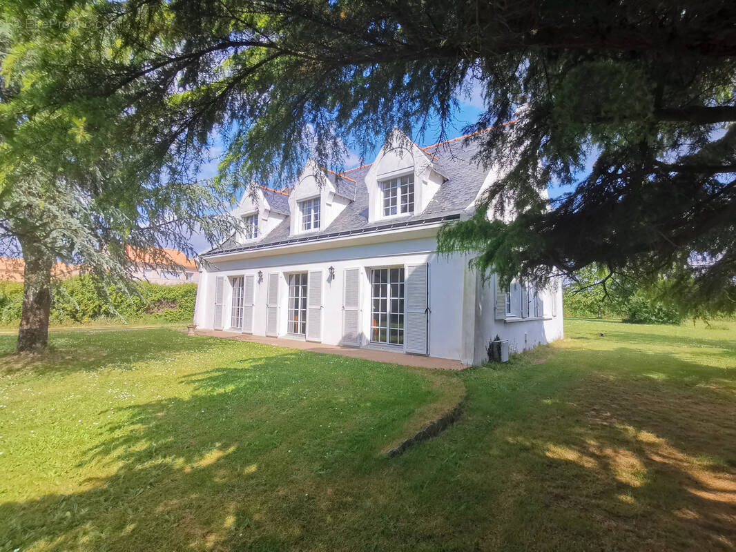 Maison à LES HERBIERS