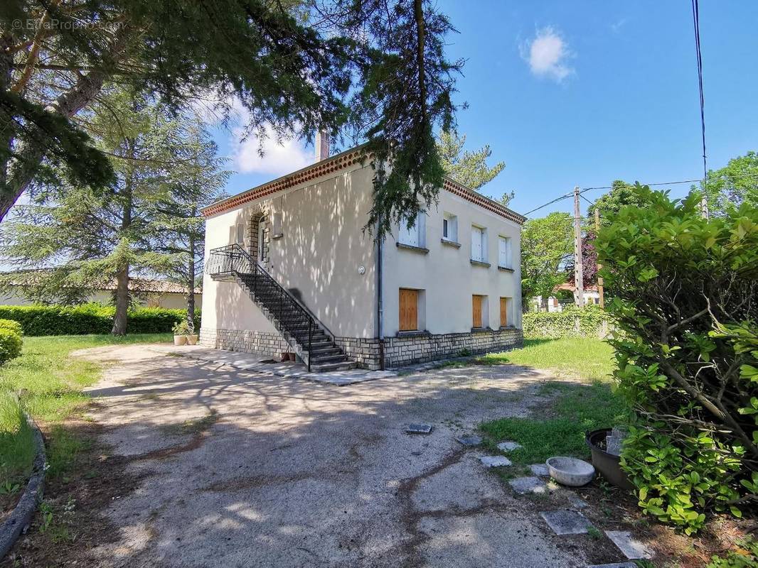   - Maison à VILLENEUVE-DE-BERG