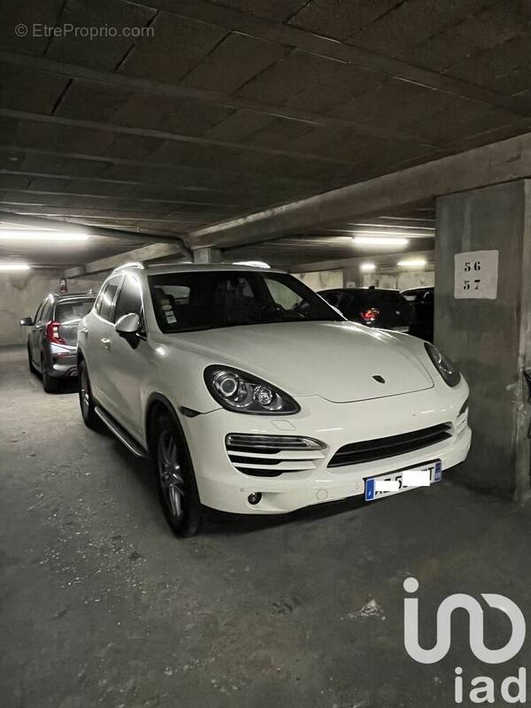 Photo 1 - Parking à PARIS-18E