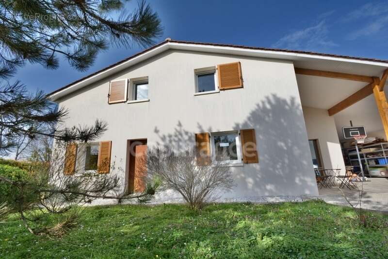 Maison à MAGNAC-SUR-TOUVRE