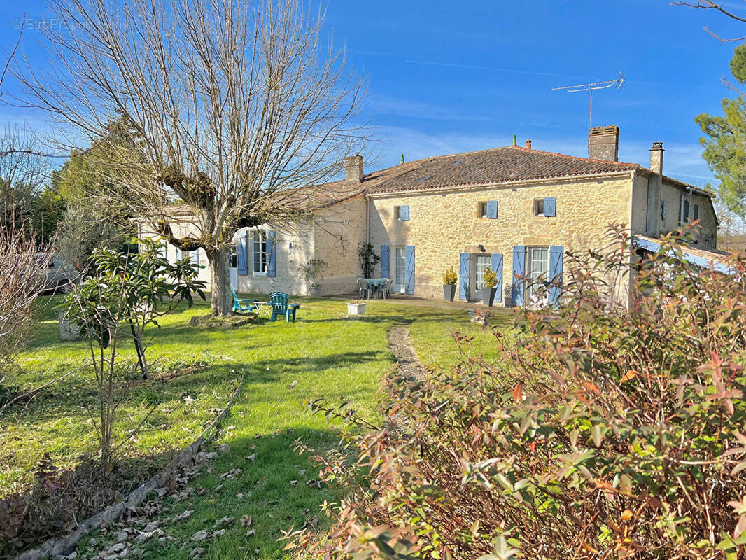 Maison à GENSAC