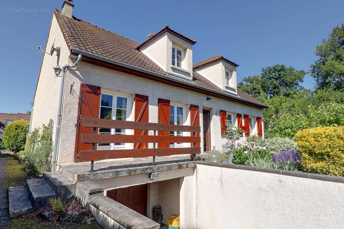 Maison à NEUVILLE-SUR-OISE