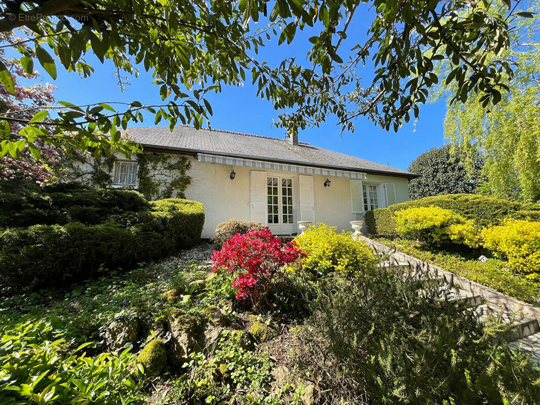 Maison à REUGNY