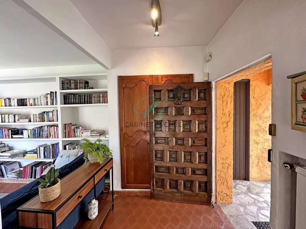 Maison à ROQUEFORT-LES-PINS