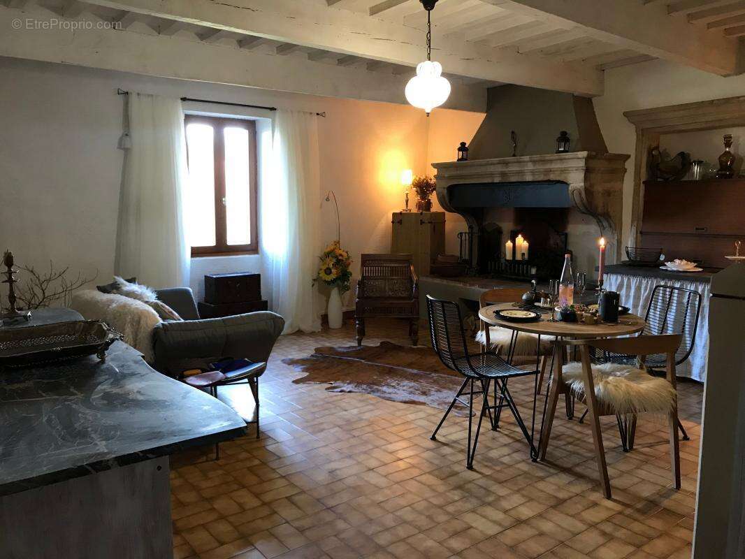 Maison à GRILLON