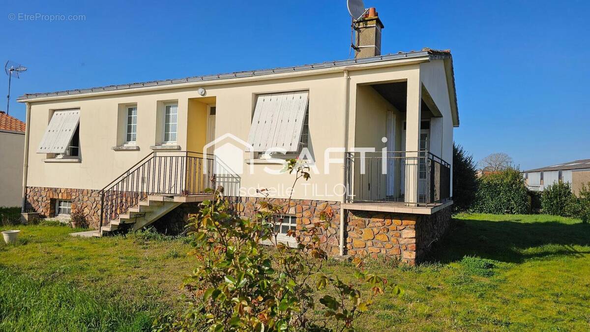 Photo 1 - Maison à SAINTE-GEMME-LA-PLAINE