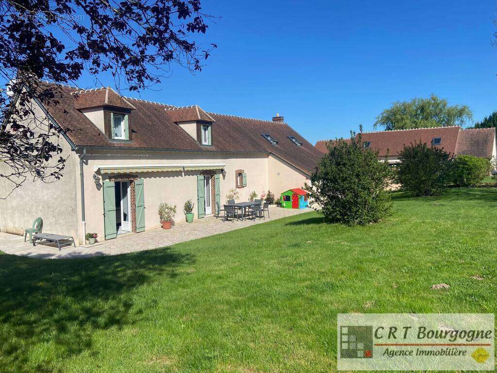 Maison à TOUCY
