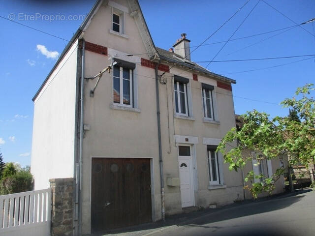 Maison à SAINT-YRIEIX-LA-PERCHE