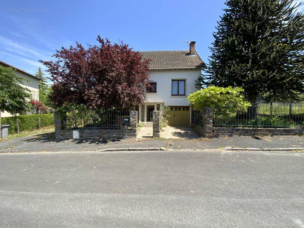 Maison à SAINT-YRIEIX-LA-PERCHE