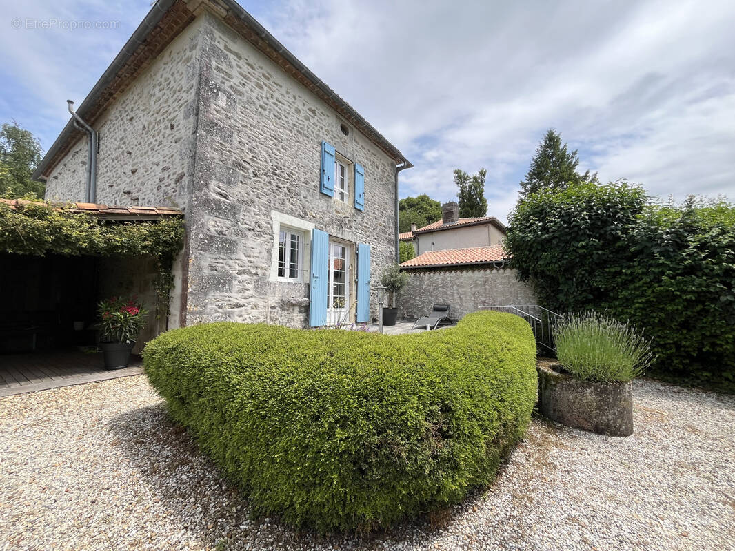 Maison à VOUZAN