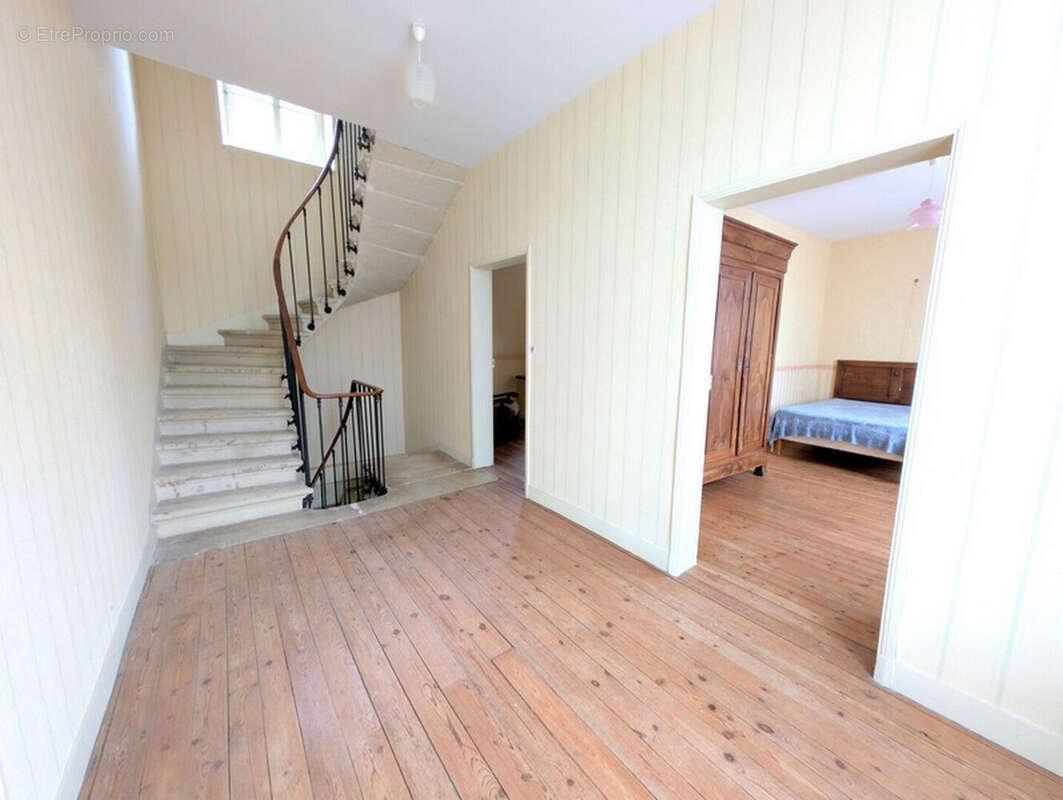 Maison à MONTREUIL-BELLAY