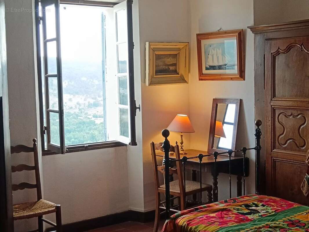 Appartement à COURSEGOULES