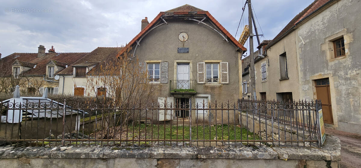 Maison à VARZY