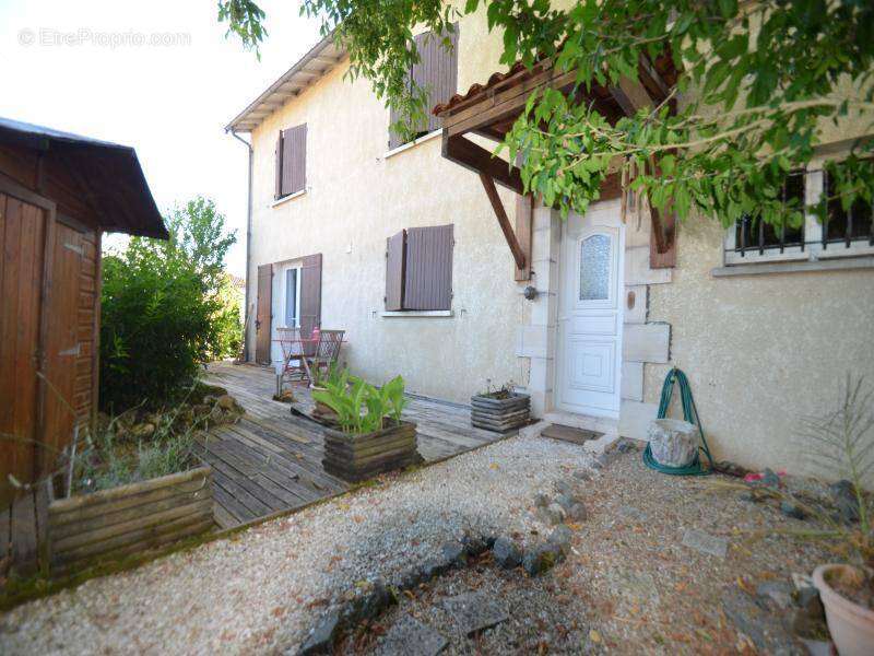 Maison à COUTRAS