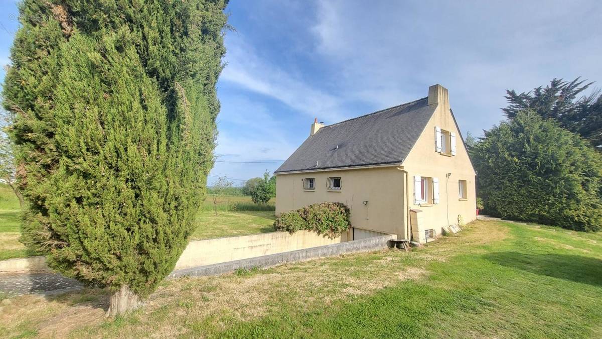 Maison à LA CHAPELLE-DE-BRAIN