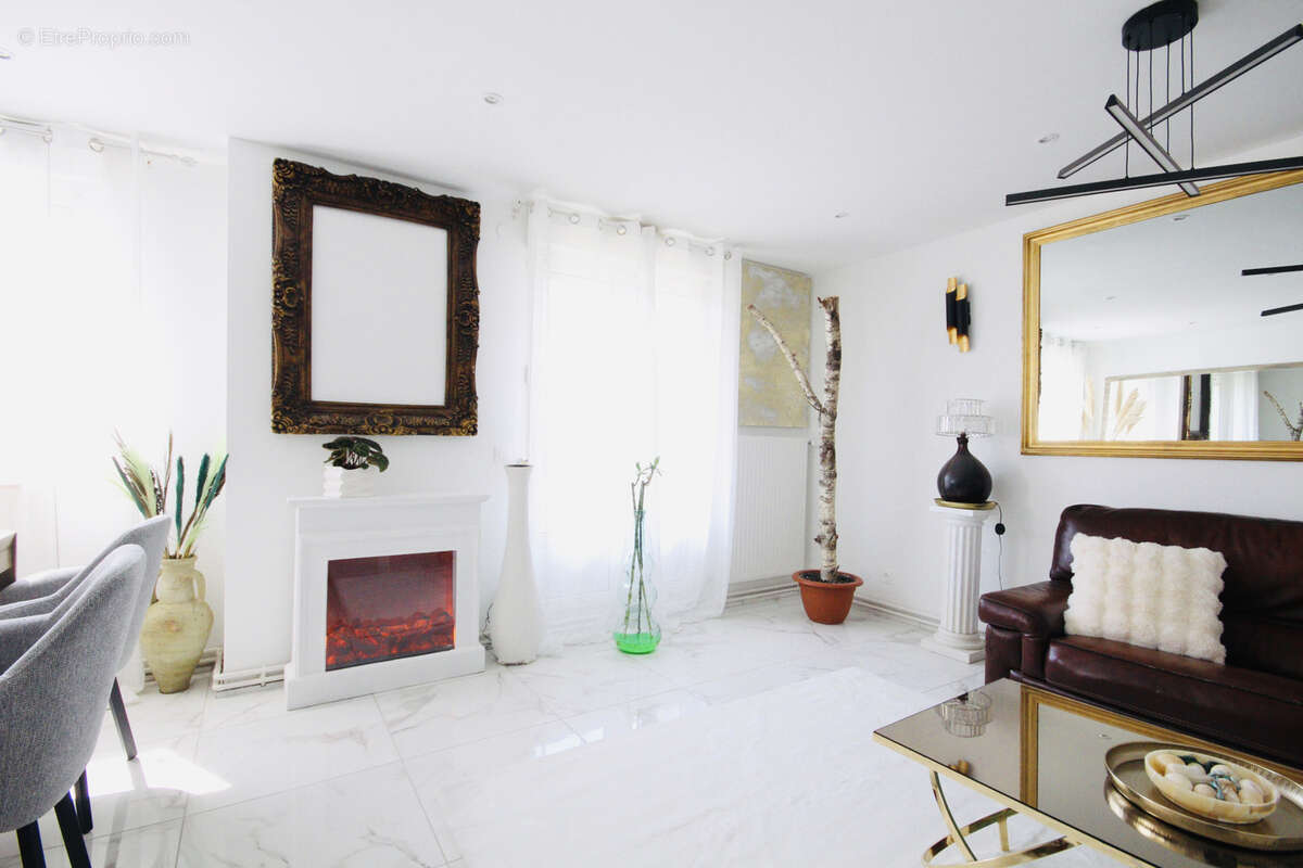 Appartement à SCY-CHAZELLES