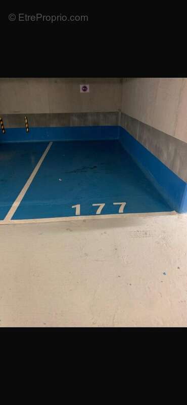 Parking à SURESNES