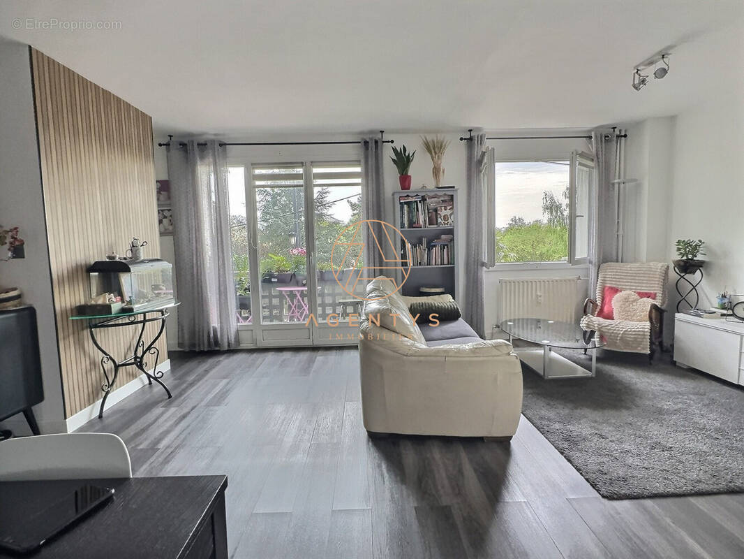 Appartement à SAINT-MAUR-DES-FOSSES