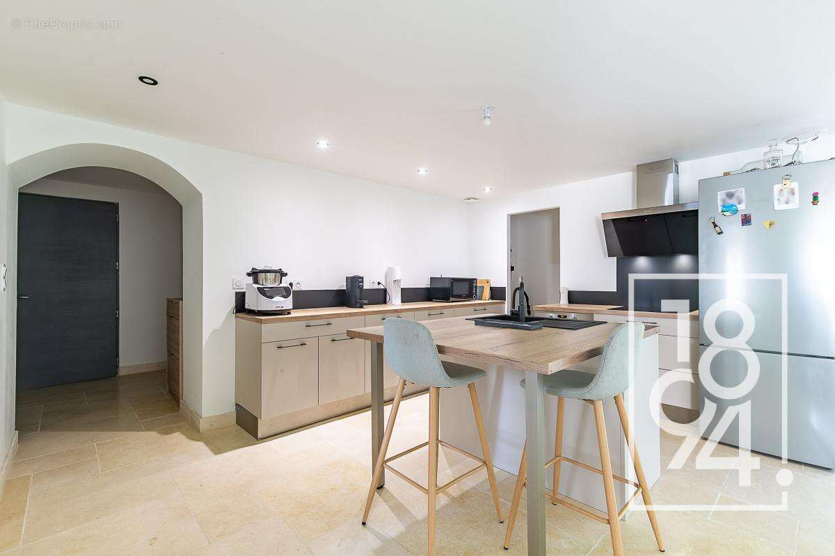 Appartement à LE PUY-SAINTE-REPARADE