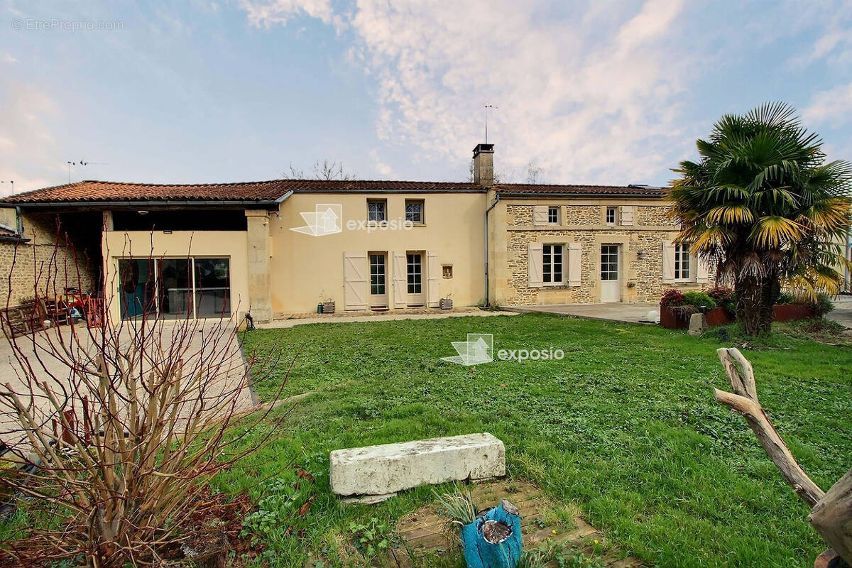 Maison à VOUILLE