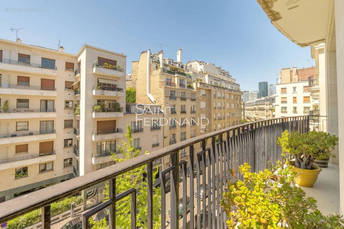 Appartement à NEUILLY-SUR-SEINE