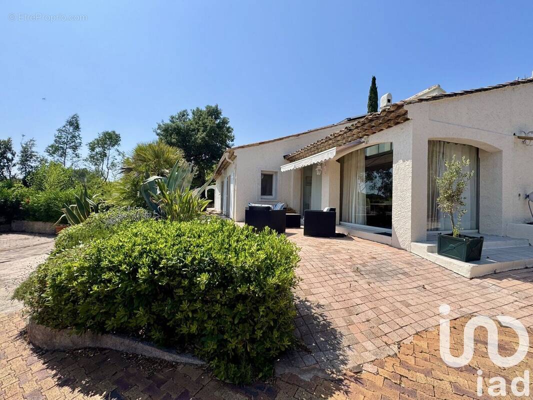 Photo 1 - Maison à ROQUEBRUNE-SUR-ARGENS