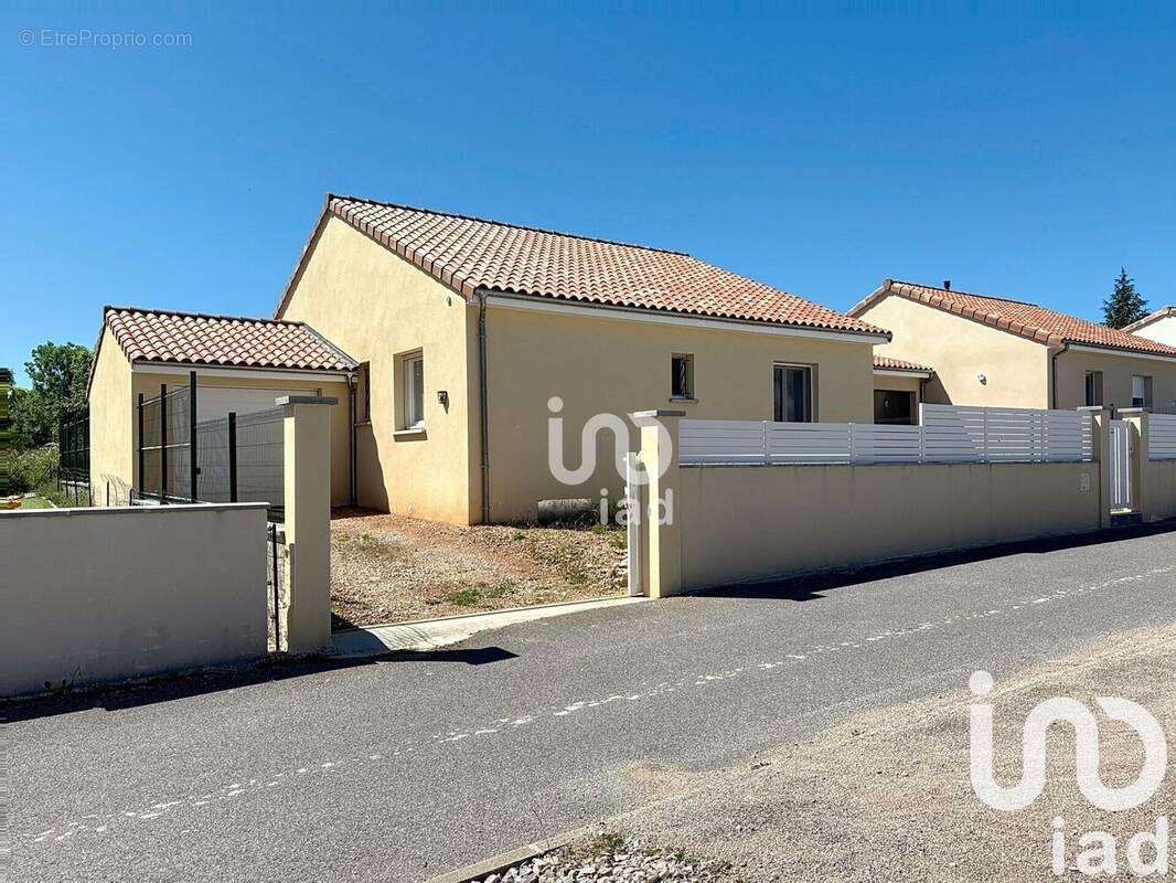 Photo 1 - Maison à LA CAVALERIE