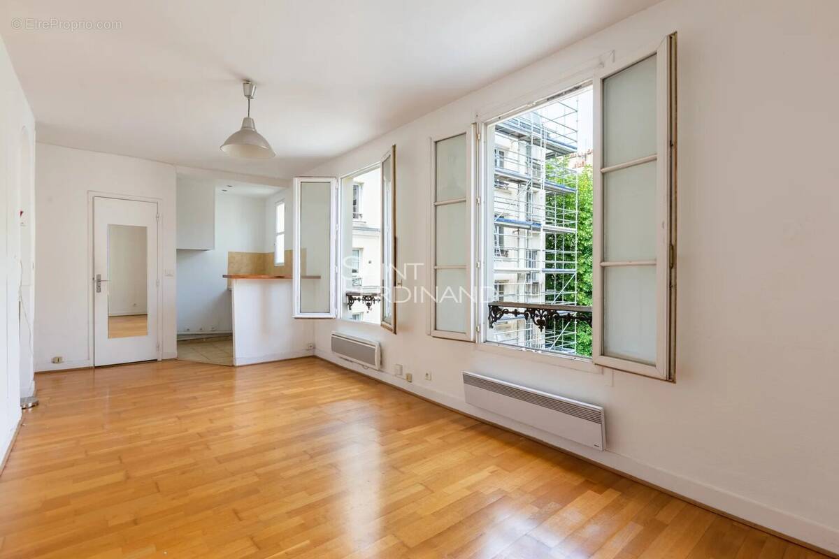 Appartement à PARIS-17E