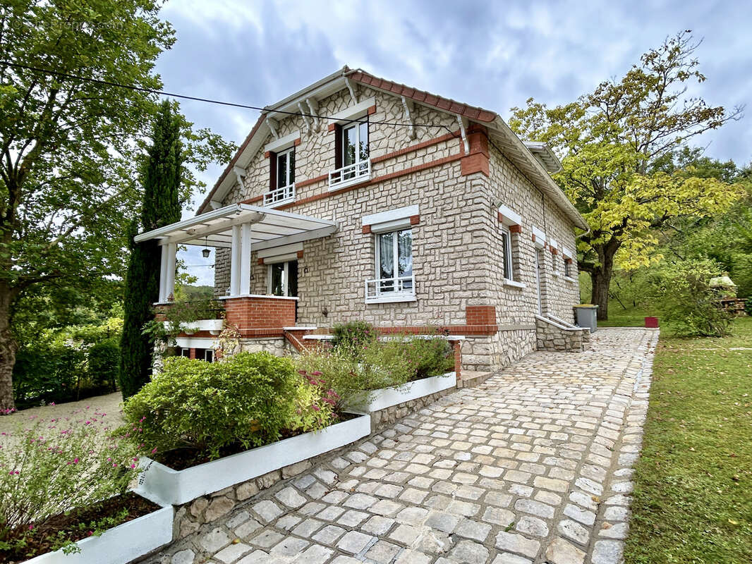 Maison à SAINT-PIERRE-LES-NEMOURS
