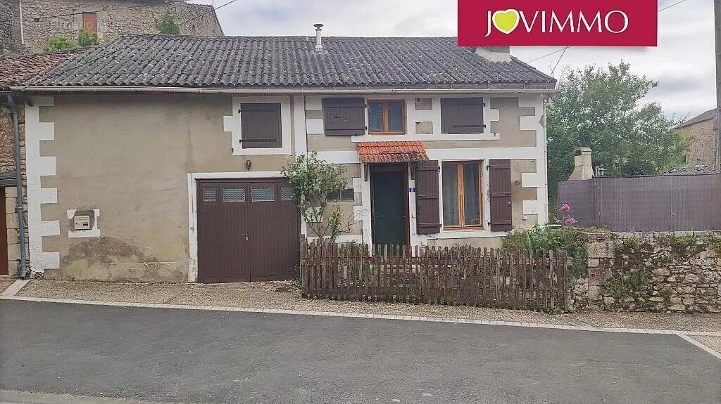 Maison à LUSSAC-LES-CHATEAUX