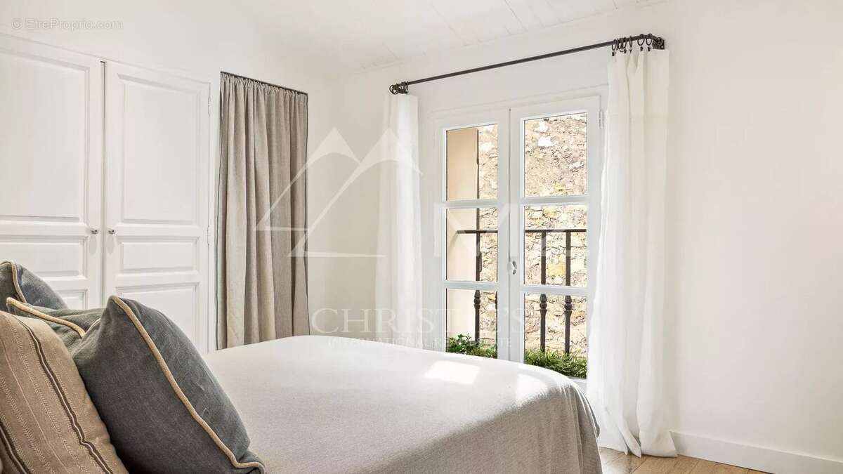 Maison à VALBONNE