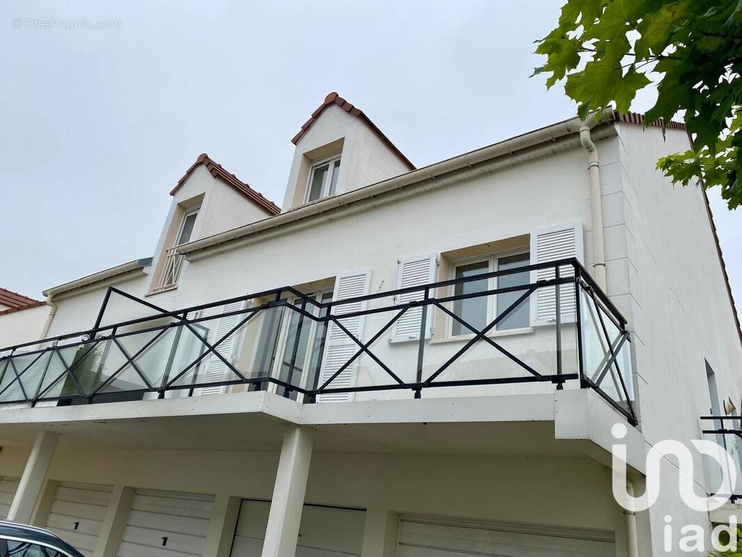 Photo 1 - Appartement à COMBS-LA-VILLE