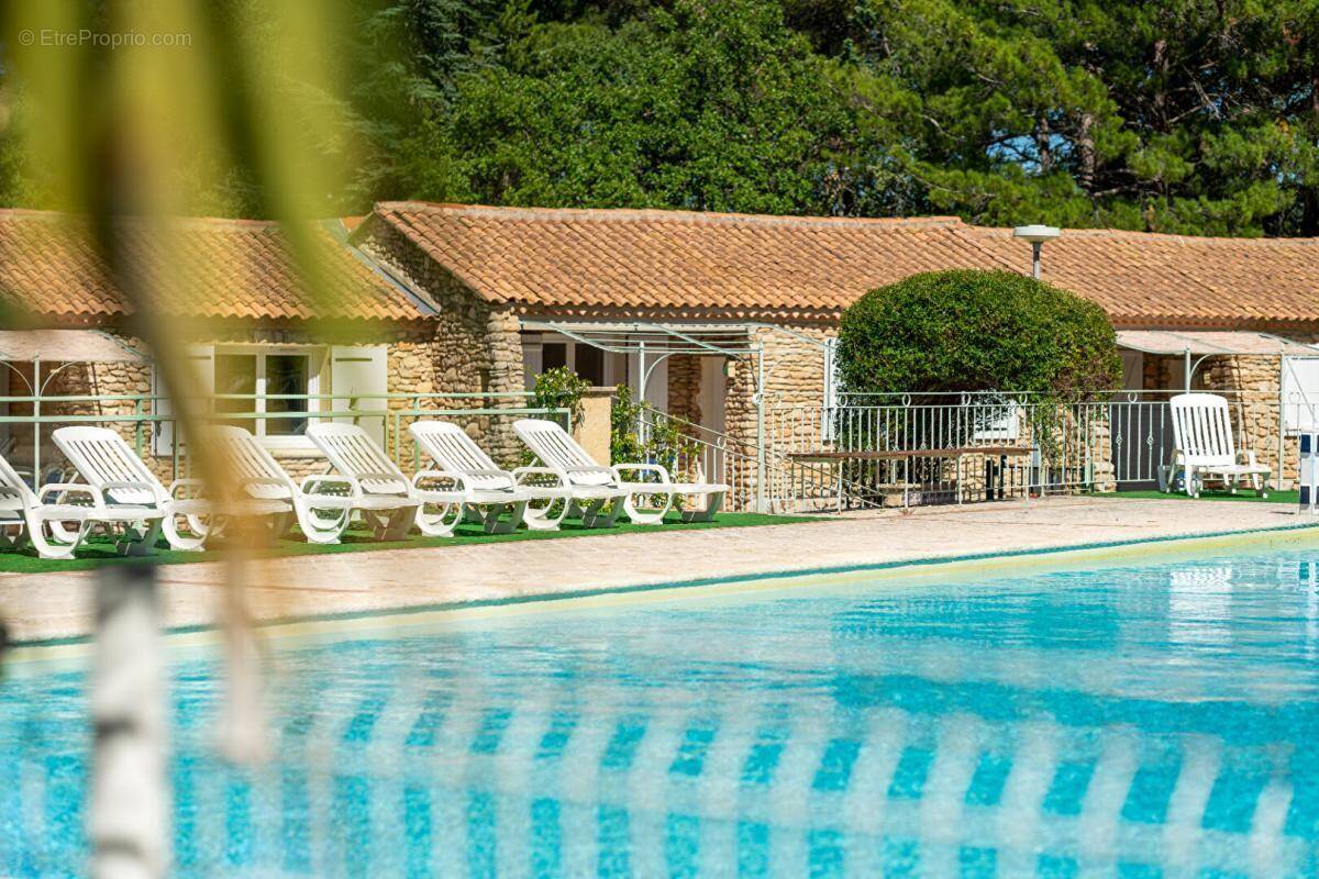 Maison à LA ROQUE-SUR-PERNES