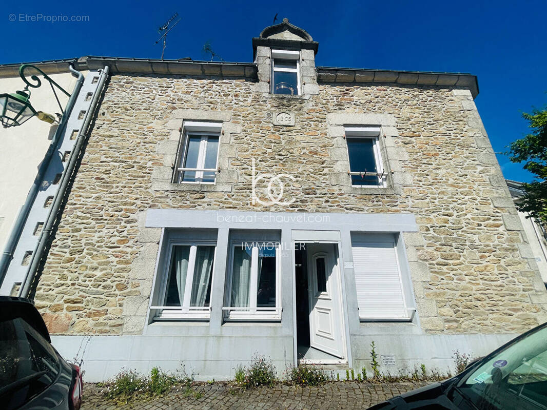 Maison à SURZUR