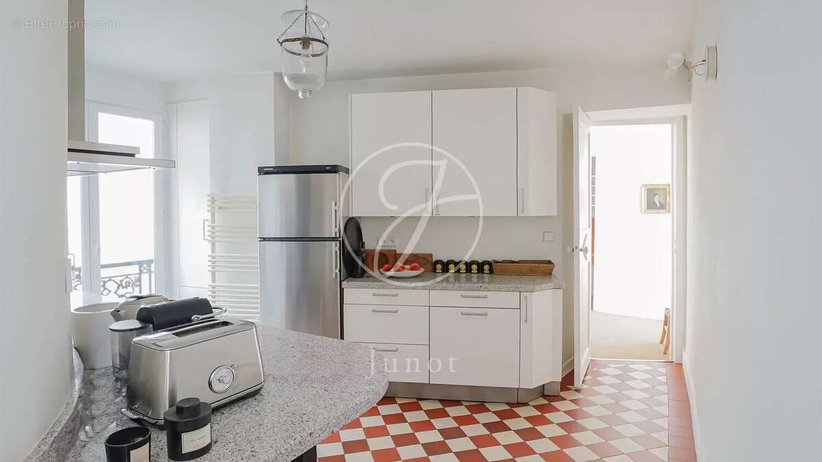 Appartement à PARIS-8E