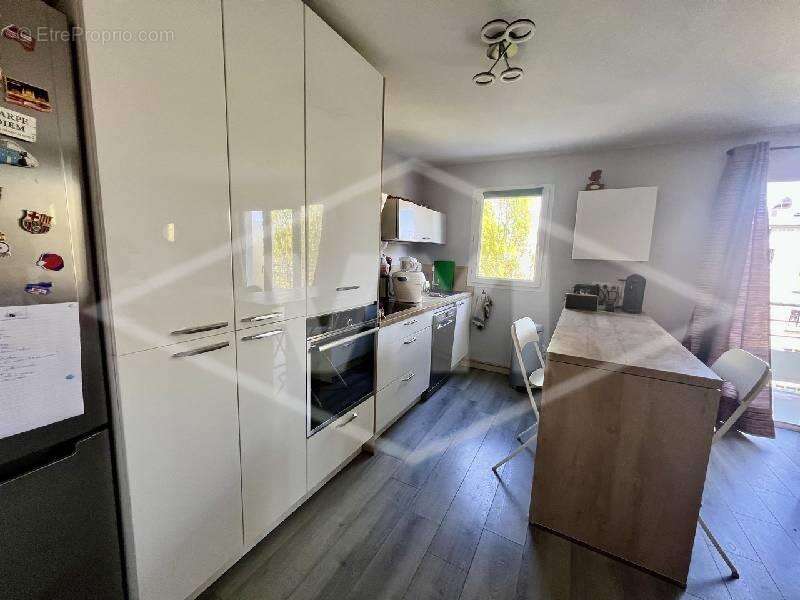 Appartement à COMBS-LA-VILLE