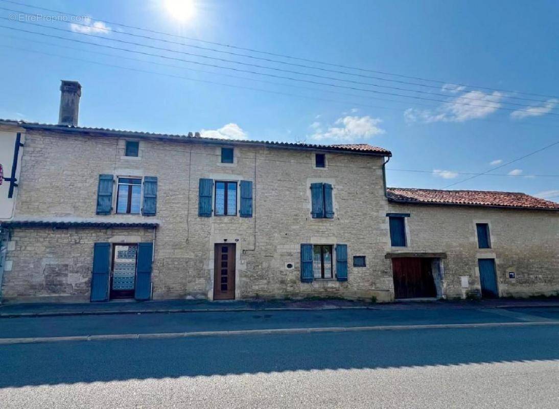 Maison à RUFFEC