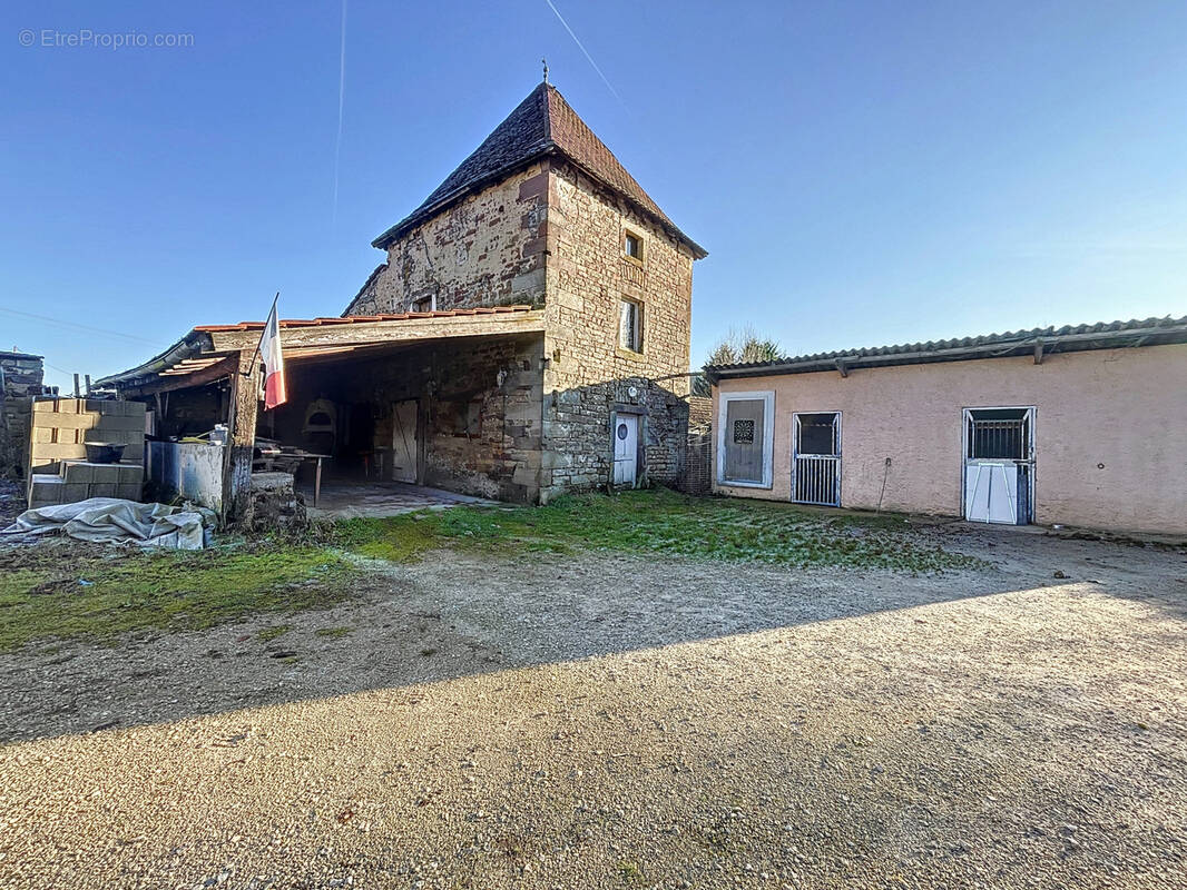 Maison à UZEMAIN