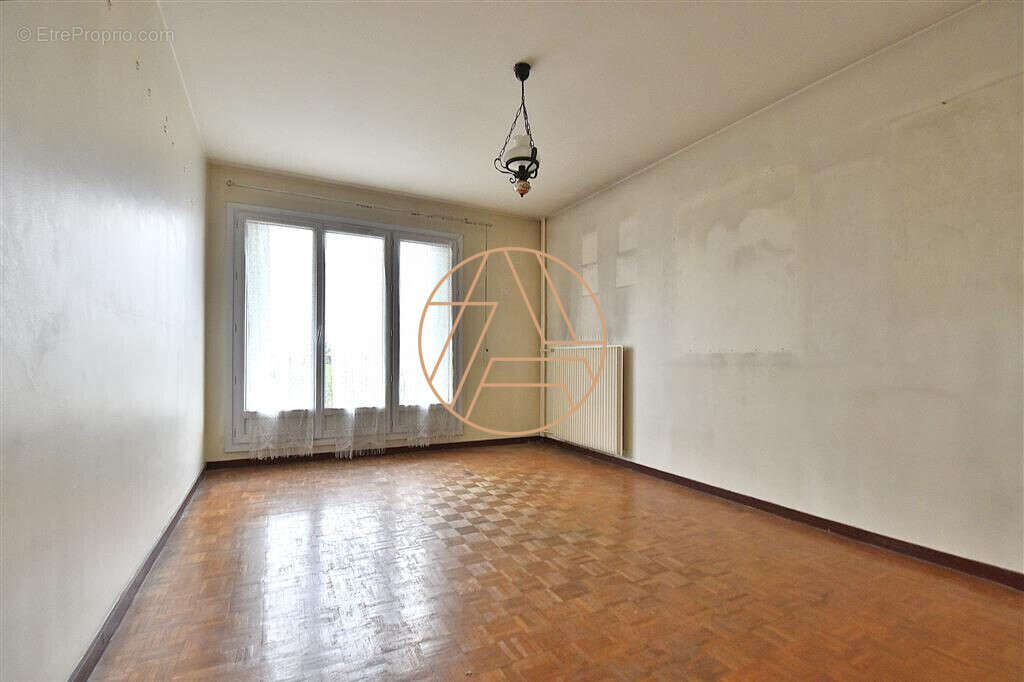 Appartement à SAINT-MAUR-DES-FOSSES
