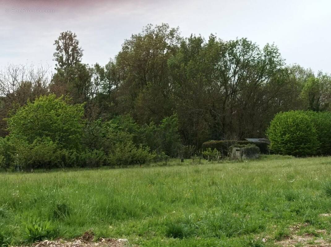 Terrain à FLEAC
