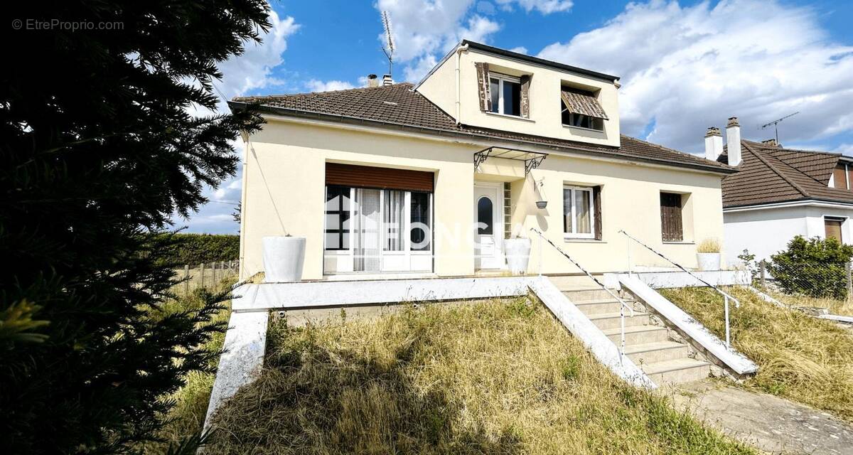 Maison à LURAY